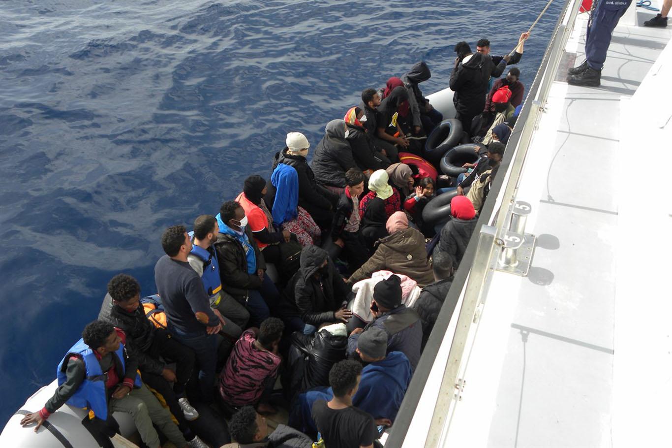 Sahil Güvenlik Komutanlığı: İzmir açıklarında 42 düzensiz göçmen kurtarıldı